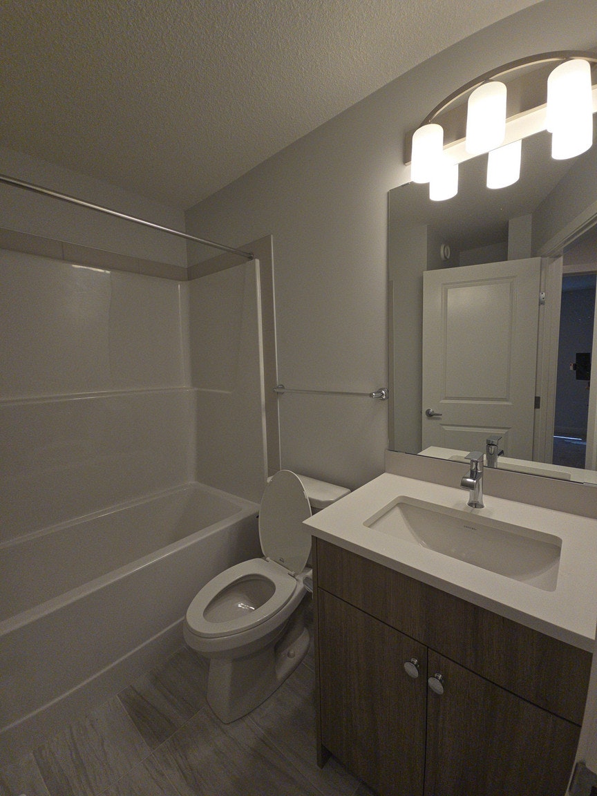2885 Coughlan Green Southwest, Edmonton, AB, T6W 0C3 - 2