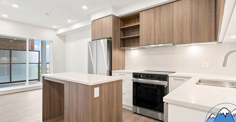 82 1st Street, New Westminster, BC, V3L 0L8 - 2
