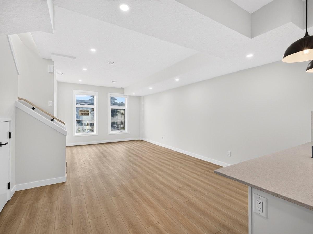 11306 123 Street Northwest, Edmonton, AB, T5M 0E9 - 2