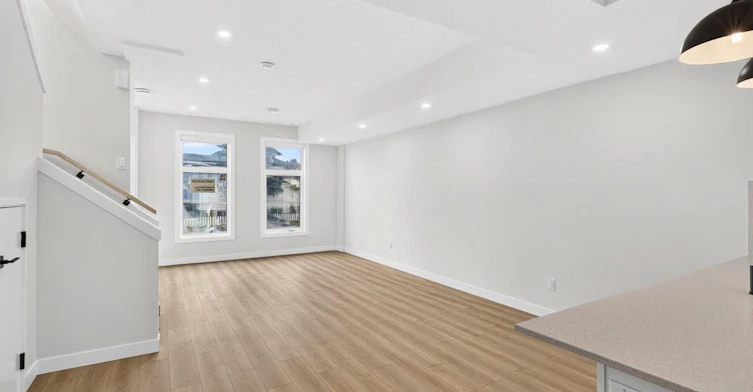 11306 123 Street Northwest, Edmonton, AB, T5M 0E9 - 2