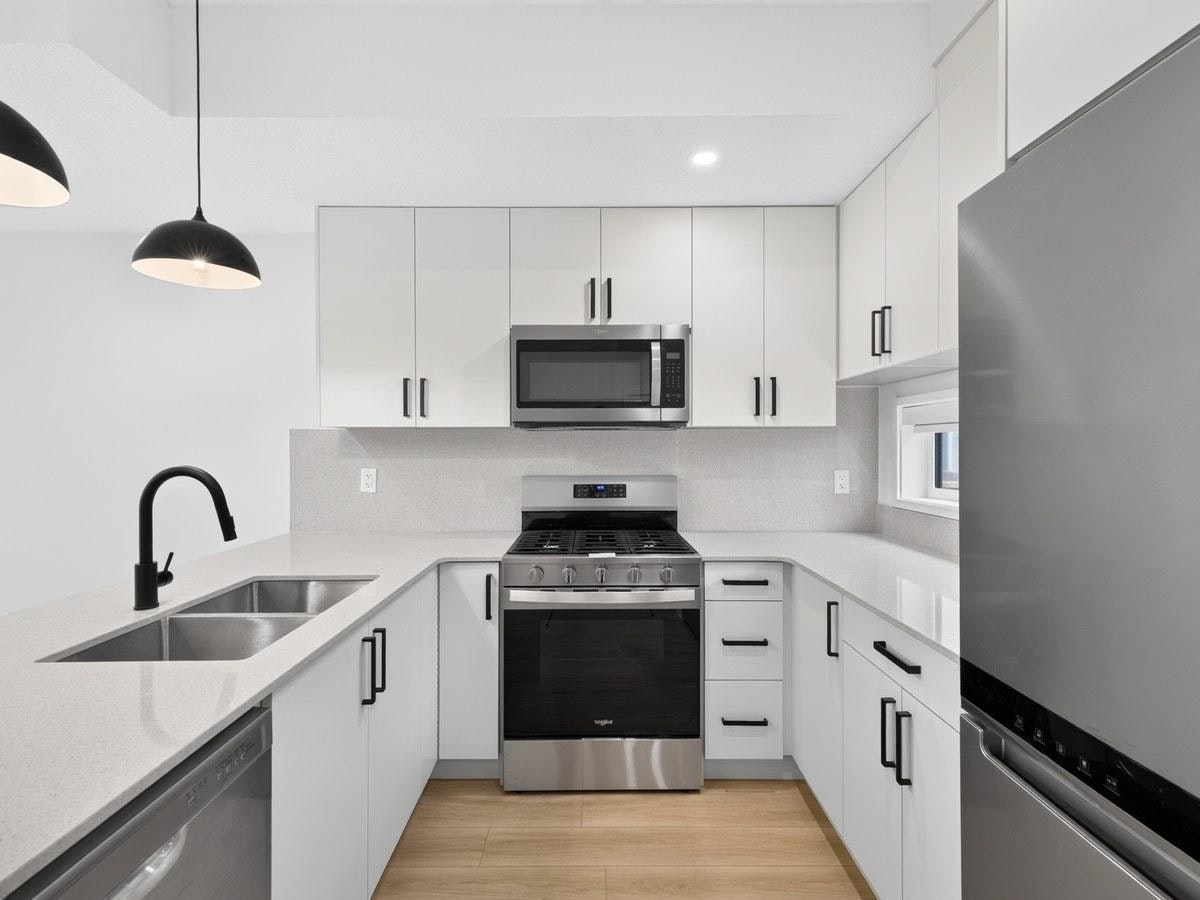 11306 123 Street Northwest, Edmonton, AB, T5M 0E9 - 8