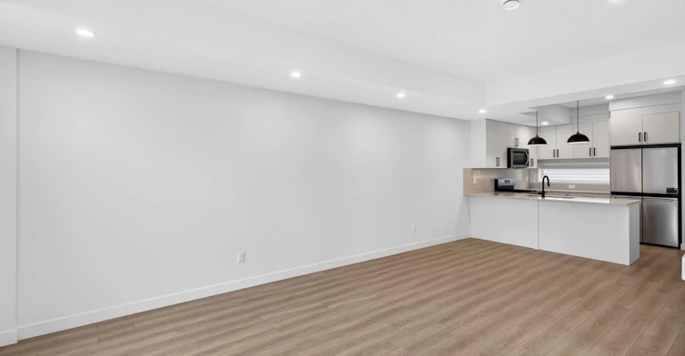 11306 123 Street Northwest, Edmonton, AB, T5M 0E9 - 4