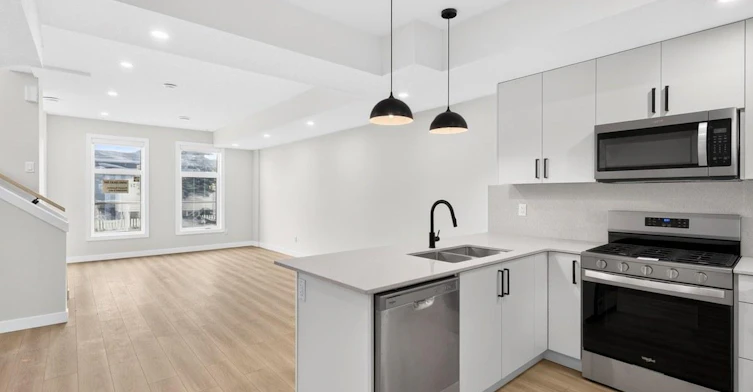 11306 123 Street Northwest, Edmonton, AB, T5M 0E9 - 7