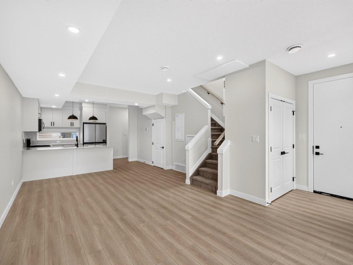 11306 123 Street Northwest, Edmonton, AB, T5M 0E9 - 11