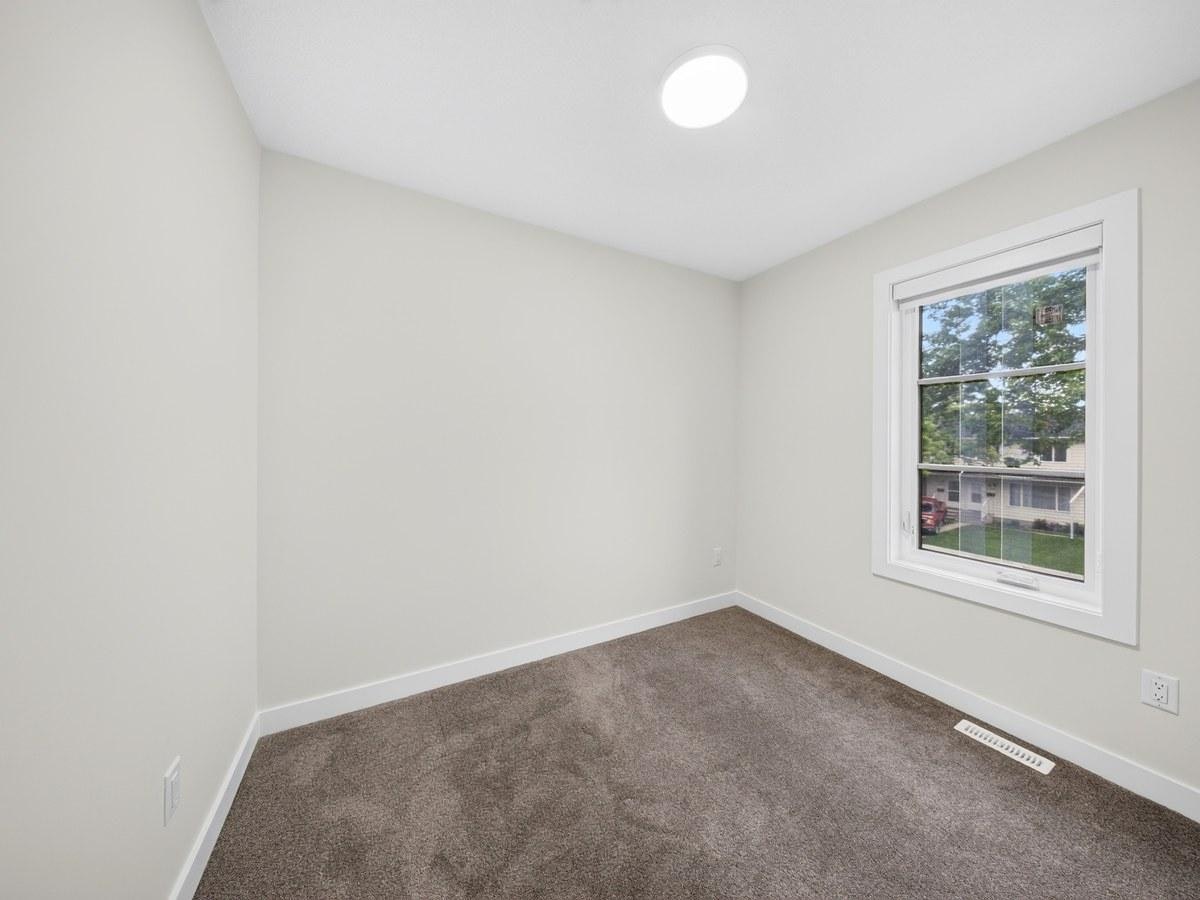 11306 123 Street Northwest, Edmonton, AB, T5M 0E9 - 21