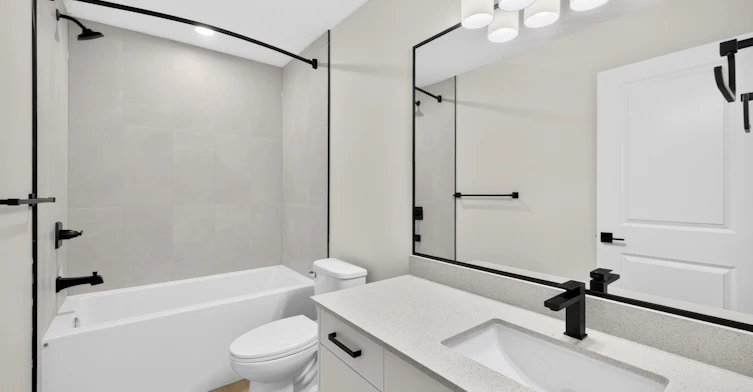 11306 123 Street Northwest, Edmonton, AB, T5M 0E9 - 10