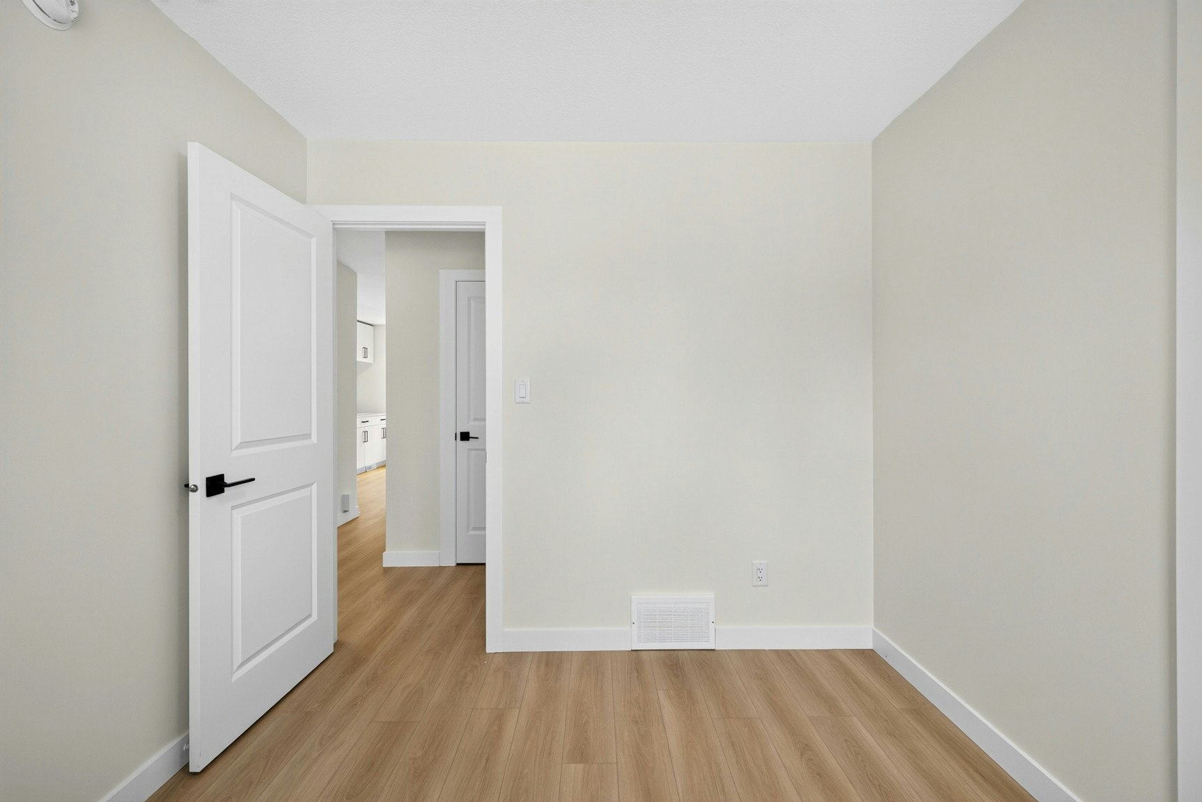 11306 123 Street Northwest, Edmonton, AB, T5M 0E9 - 8