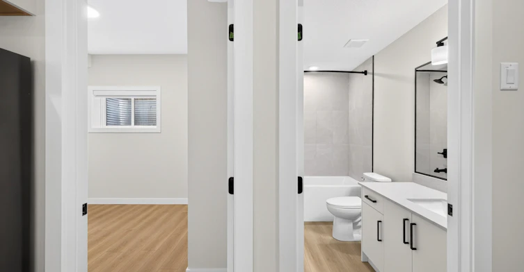 11306 123 Street Northwest, Edmonton, AB, T5M 0E9 - 7