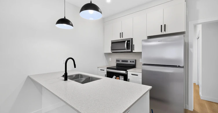 11306 123 Street Northwest, Edmonton, AB, T5M 0E9 - 4