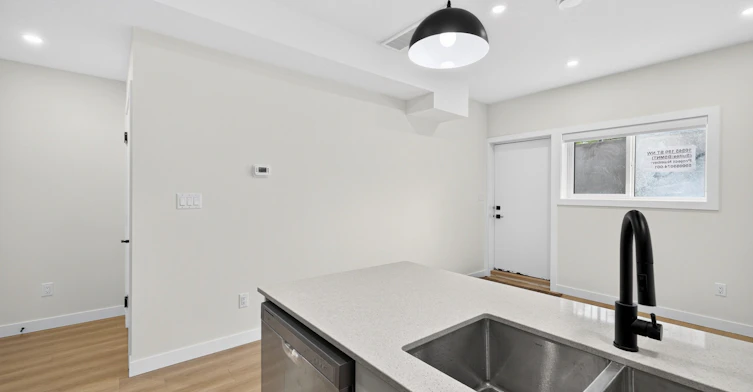 11306 123 Street Northwest, Edmonton, AB, T5M 0E9 - 5
