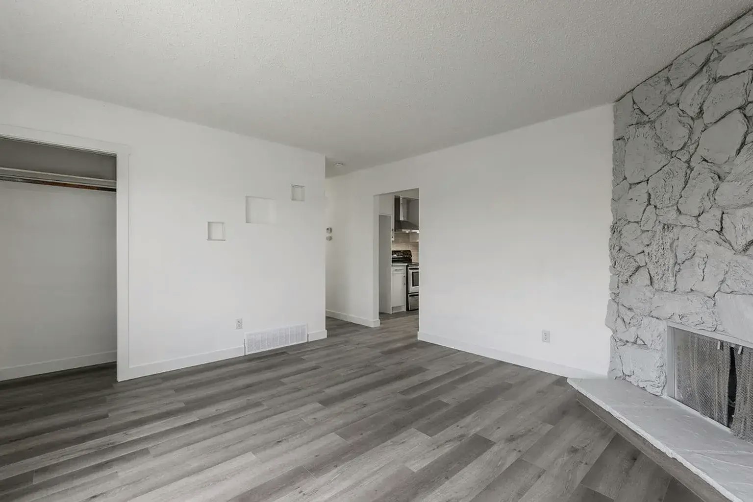A-1831 44 Street Southeast, Calgary, AB, T2A 0T7 - 10