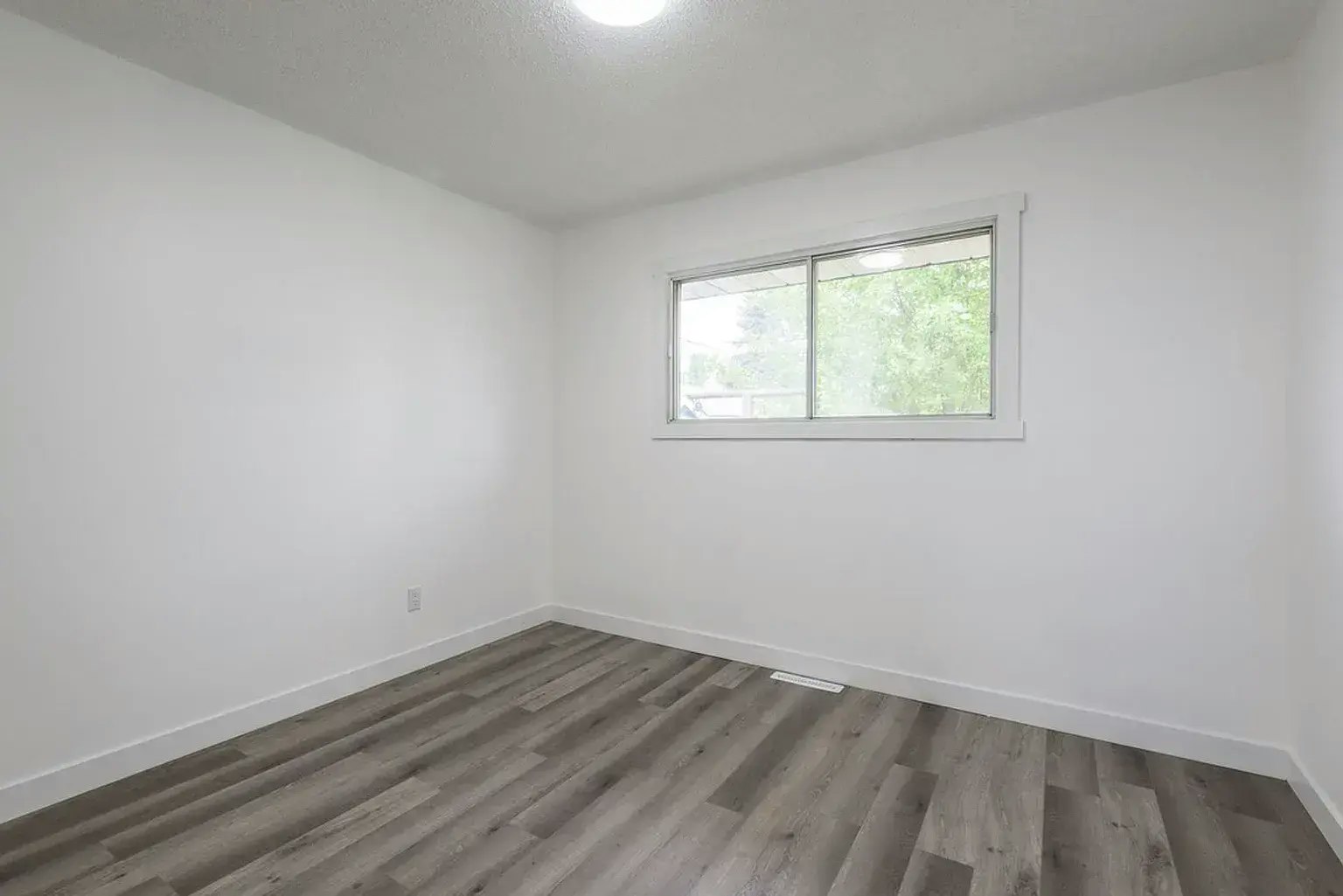 A-1831 44 Street Southeast, Calgary, AB, T2A 0T7 - 12