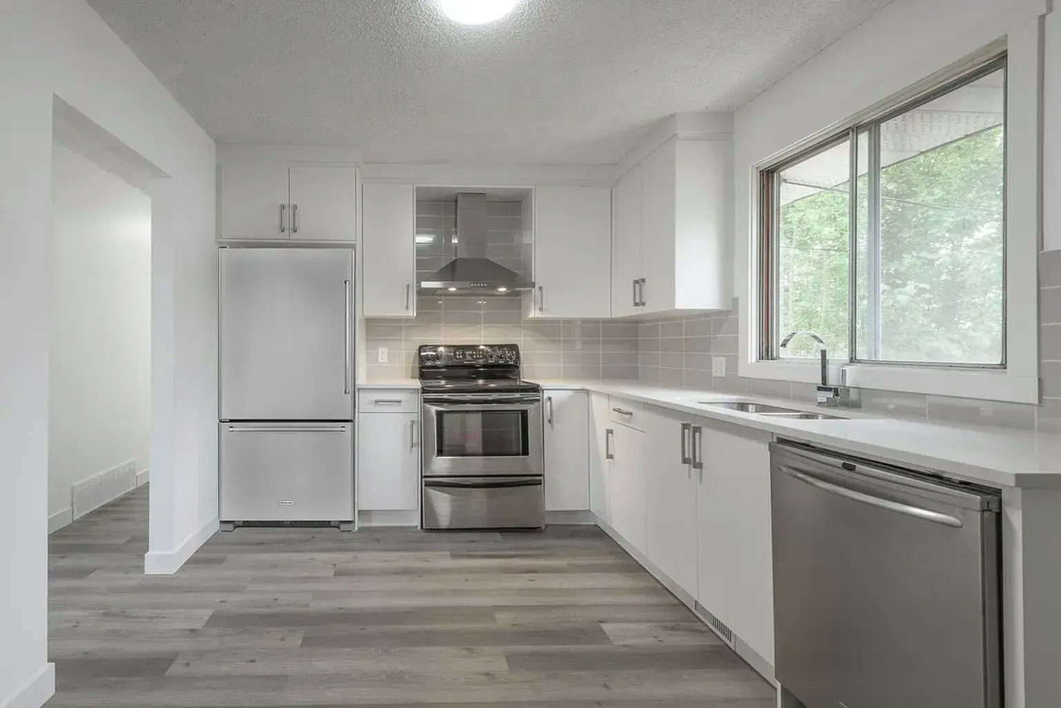 A-1831 44 Street Southeast, Calgary, AB, T2A 0T7 - 2