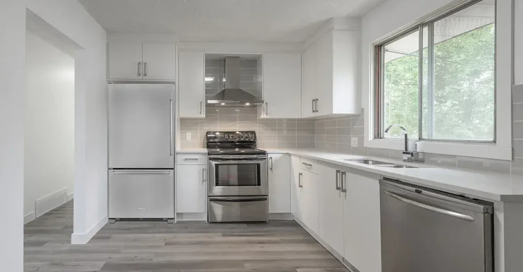 A-1831 44 Street Southeast, Calgary, AB, T2A 0T7 - 2