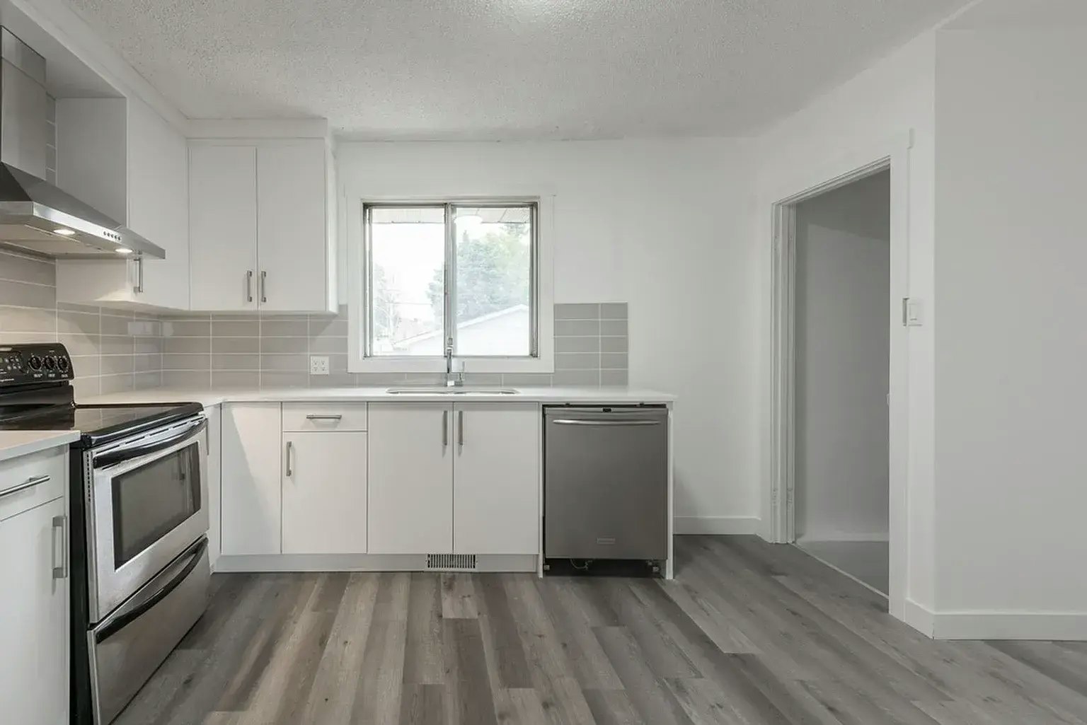 A-1831 44 Street Southeast, Calgary, AB, T2A 0T7 - 3