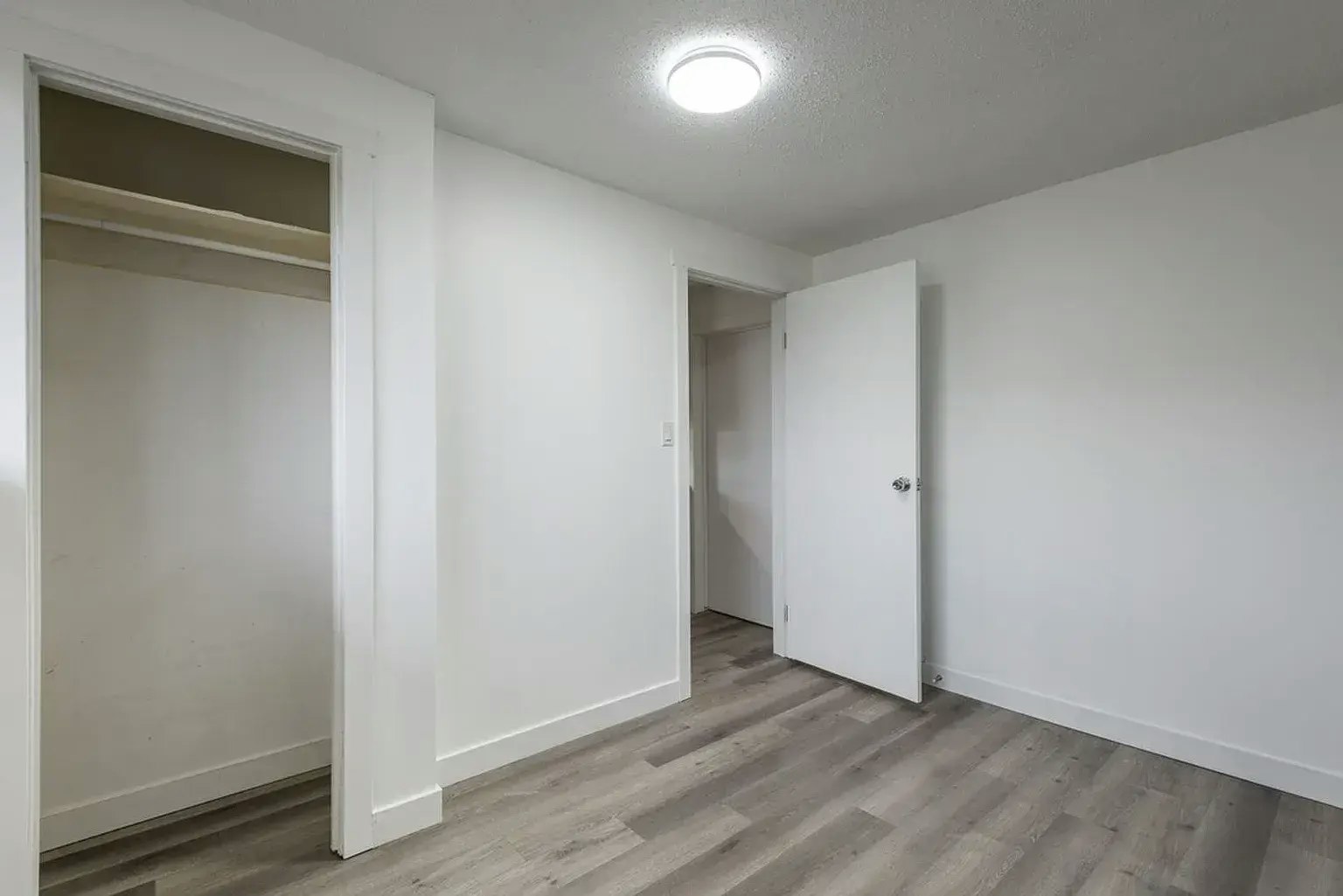 A-1831 44 Street Southeast, Calgary, AB, T2A 0T7 - 8