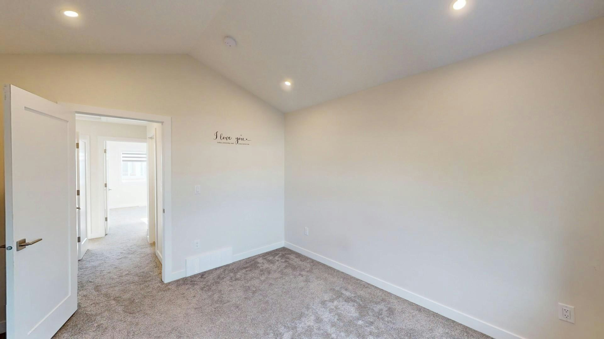 15818 100a Avenue NW, Edmonton, AB, T5P 0L8 - 9