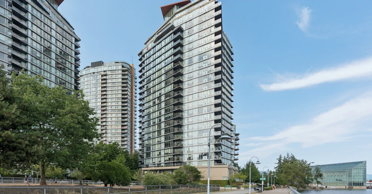 305-8 Smithe Mews, Vancouver, BC, V6B 0A5