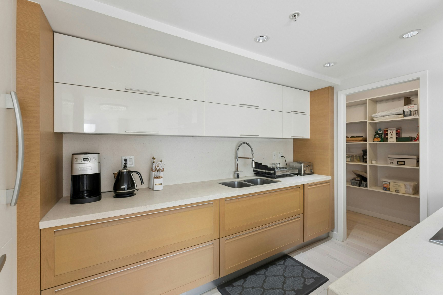 305-8 Smithe Mews, Vancouver, BC, V6B 0A5 - 8