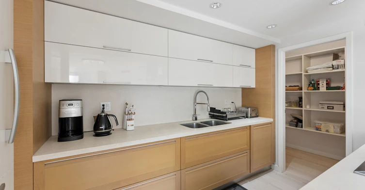 305-8 Smithe Mews, Vancouver, BC, V6B 0A5 - 8
