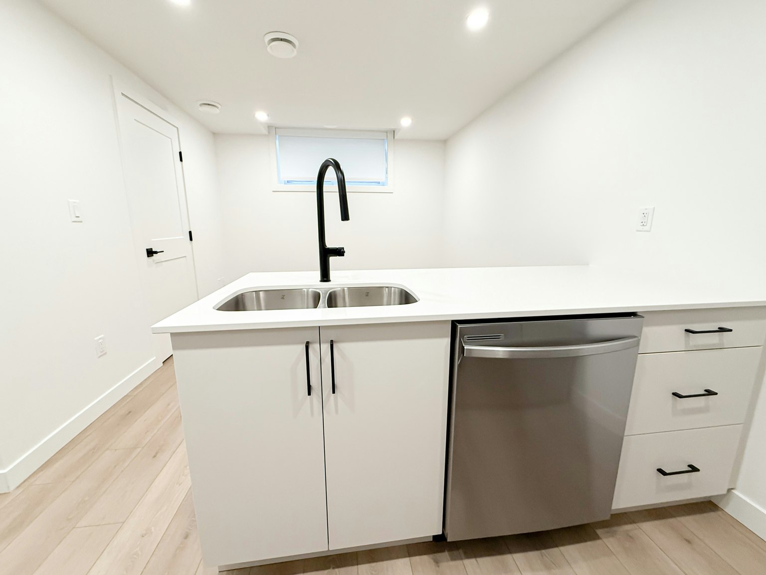 Lower-12405 122 Avenue Northwest, Edmonton, AB, T5L 4H2 - 4