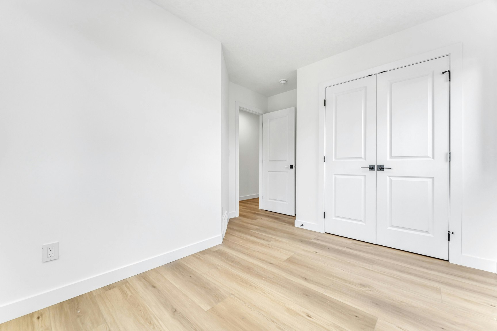 10631 148 Street Northwest, Edmonton, AB, T5N 3G9 - 9
