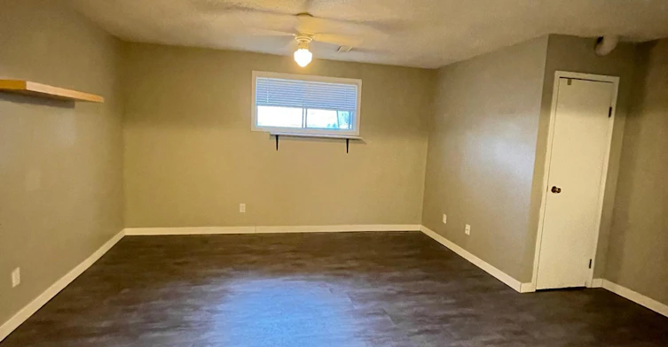 10515 52 Avenue Northwest, Edmonton, AB, T6H 0N9 - 4