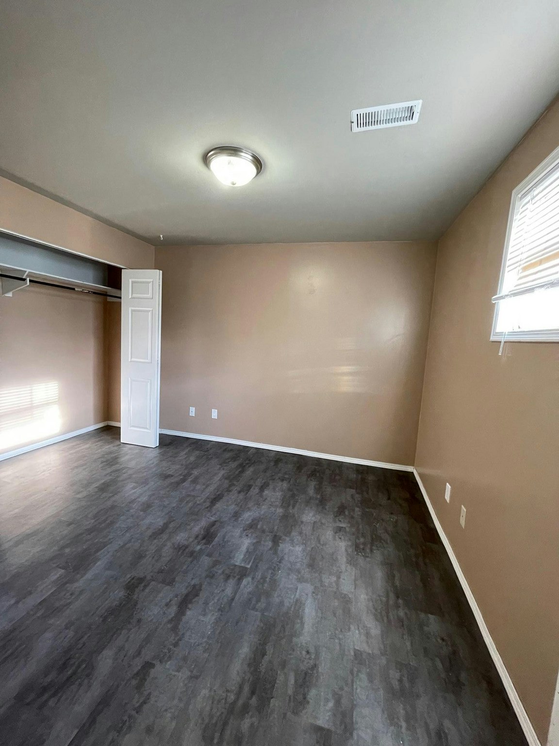 10515 52 Avenue Northwest, Edmonton, AB, T6H 0N9 - 17