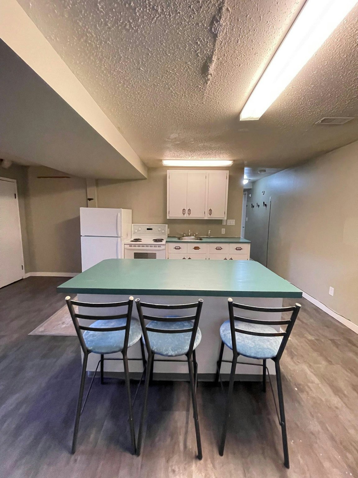 10515 52 Avenue Northwest, Edmonton, AB, T6H 0N9 - 3