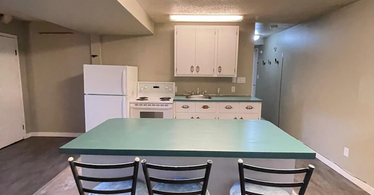 10515 52 Avenue Northwest, Edmonton, AB, T6H 0N9 - 3