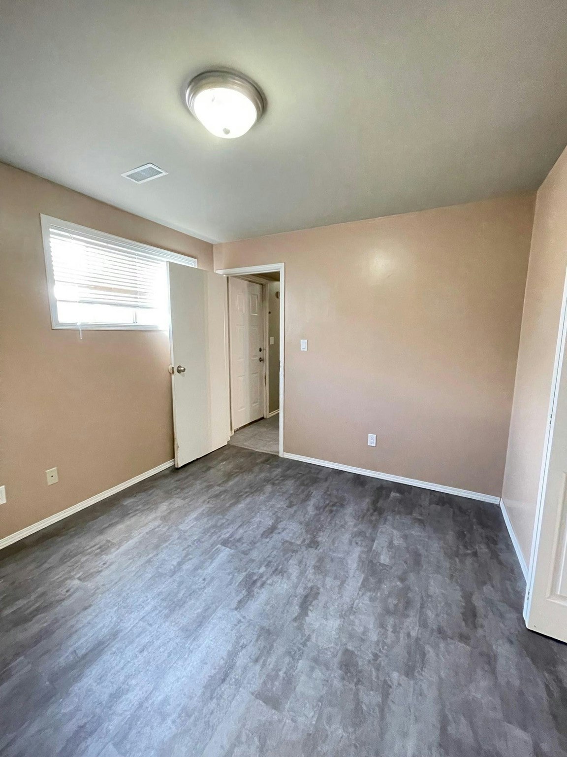 10515 52 Avenue Northwest, Edmonton, AB, T6H 0N9 - 2