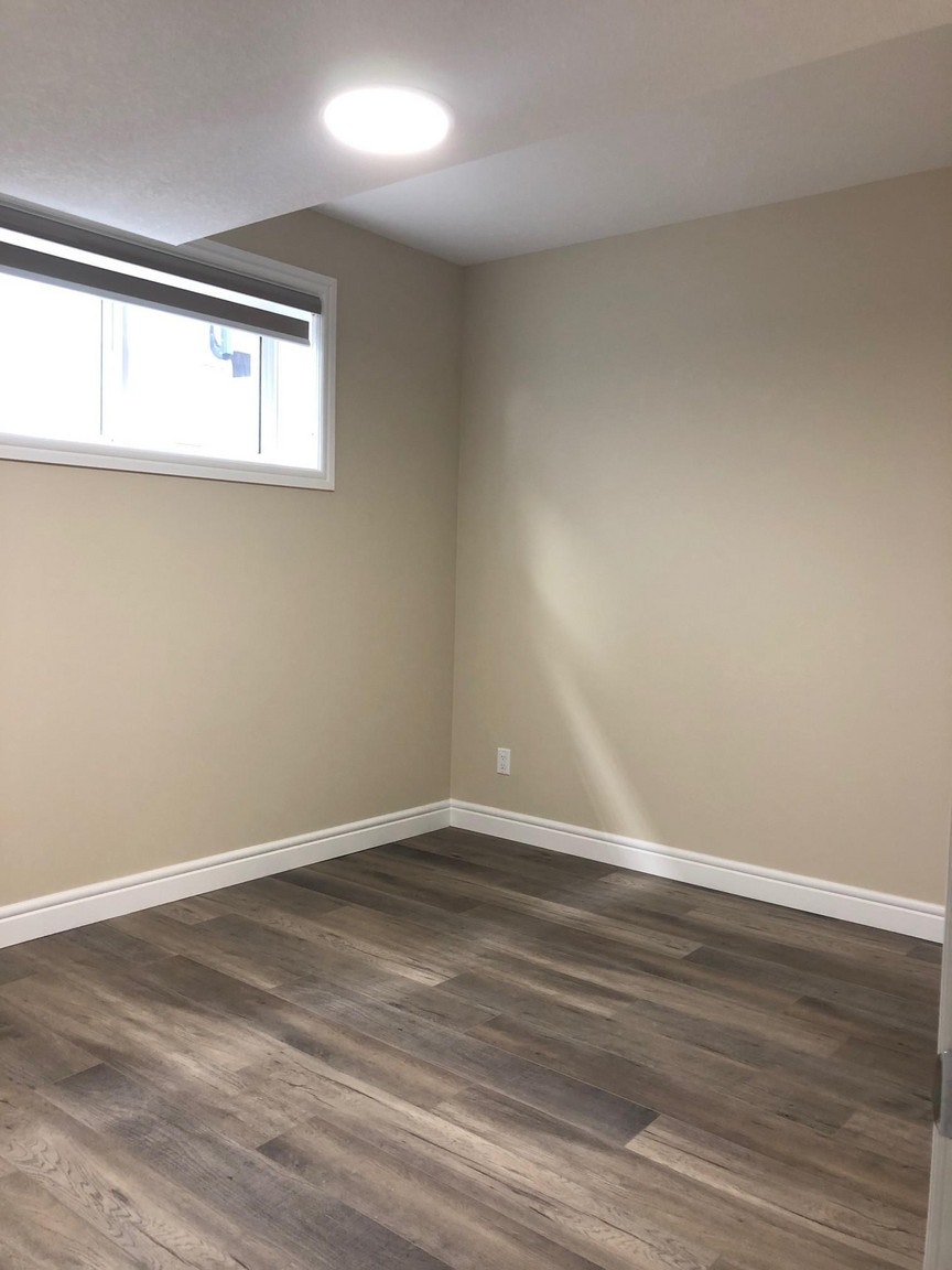 1410 17 Avenue Northwest, Edmonton, AB, T6T 2N6 - 4