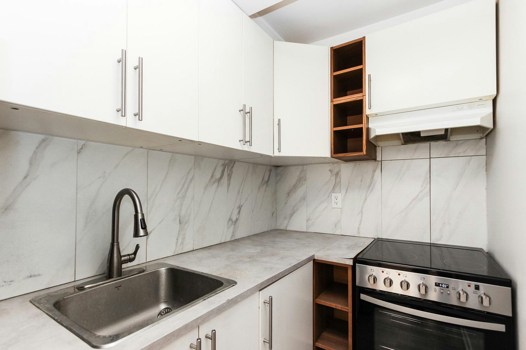 303-80 Des Pins Avenue Ouest, Montréal, QC, H2W 1R1