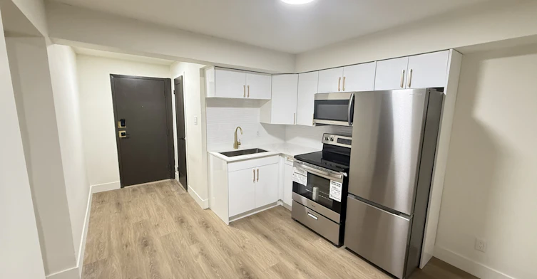 105-62 Triller Avenue, Toronto, ON, M6R 2H8 - 2
