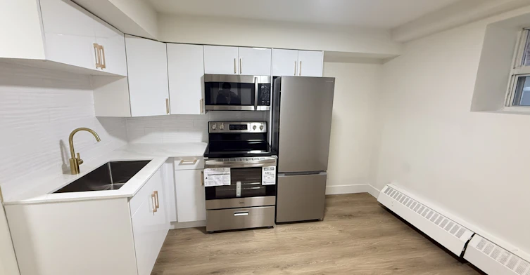 105-62 Triller Avenue, Toronto, ON, M6R 2H8 - 3
