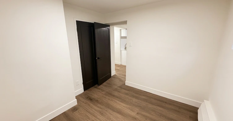 105-62 Triller Avenue, Toronto, ON, M6R 2H8 - 4