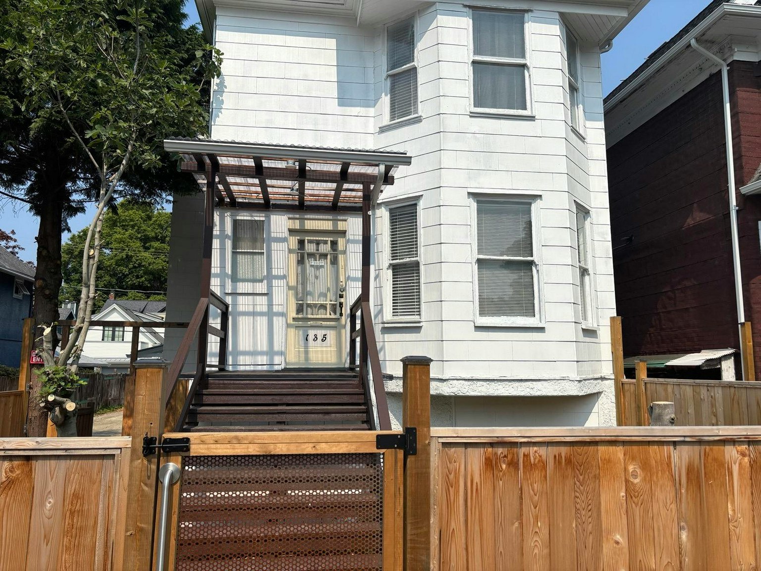 135 West 12th Avenue, Vancouver, BC, V5Y 1T6 - 2