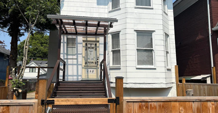 135 West 12th Avenue, Vancouver, BC, V5Y 1T6 - 2