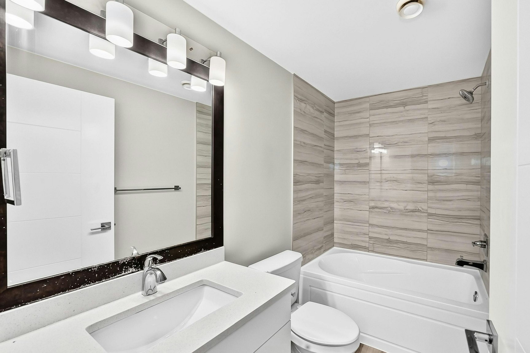 7706 Koruluk Lane Southwest, Edmonton, AB, T6W 4R7 4