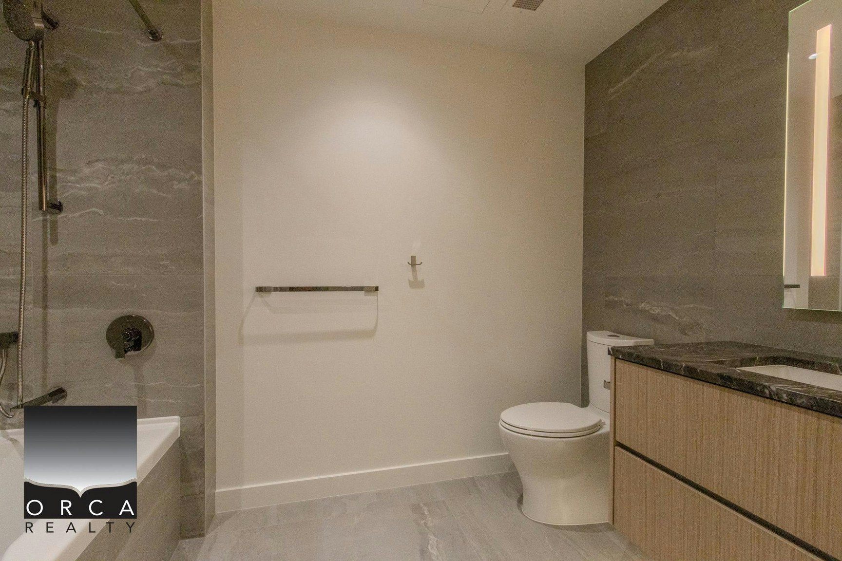 777 Harbour Way, North Vancouver, BC, V7P 3R7 - 9