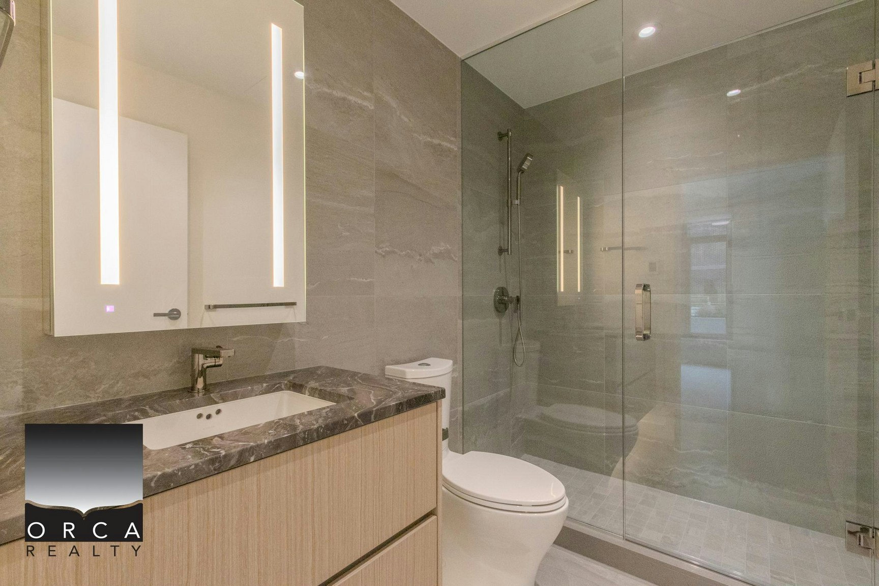 777 Harbour Way, North Vancouver, BC, V7P 3R7 - 3