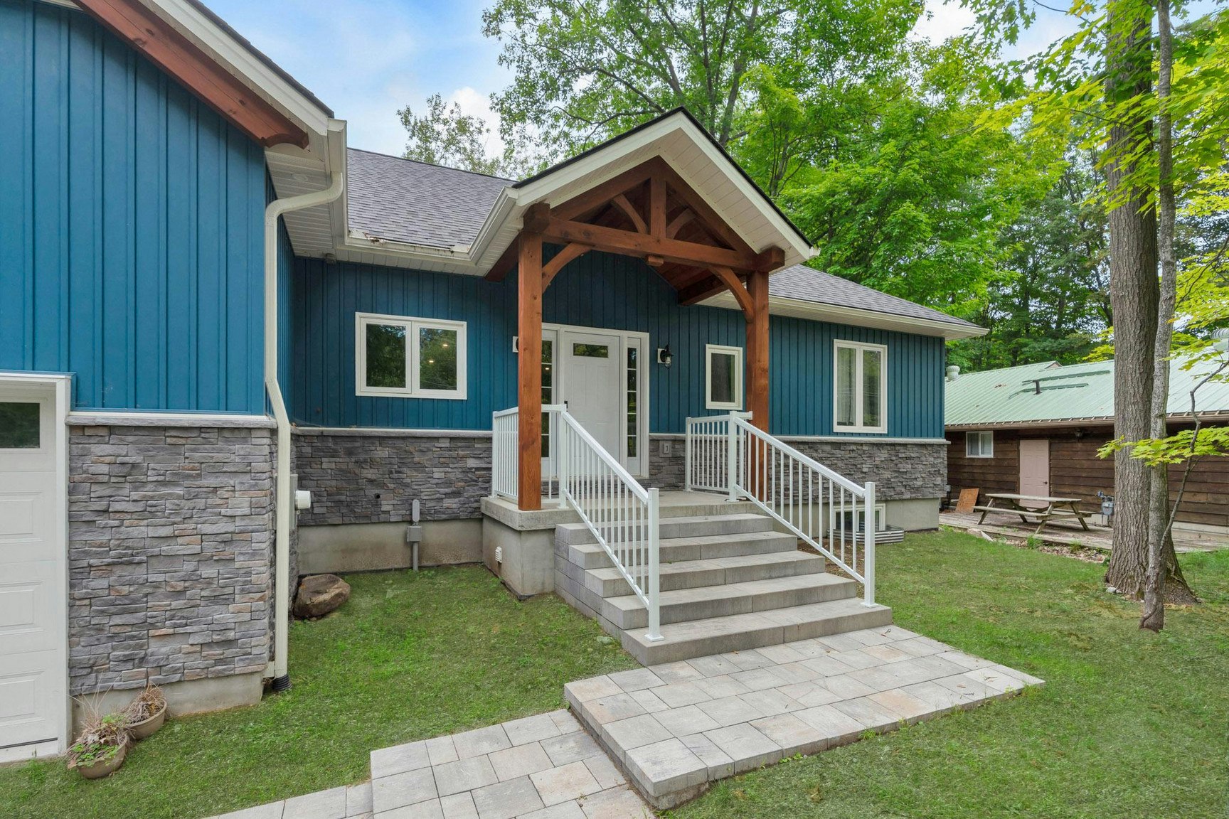 6 Oneida Crescent, Tiny, ON, L9M 0B2
