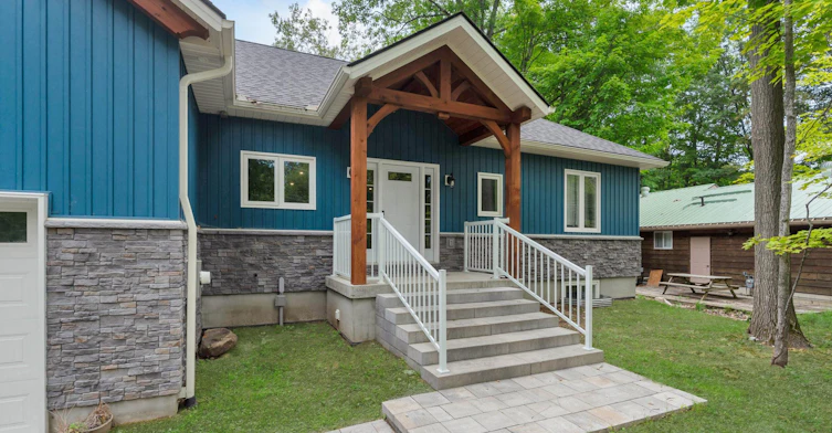 6 Oneida Crescent, Tiny, ON, L9M 0B2