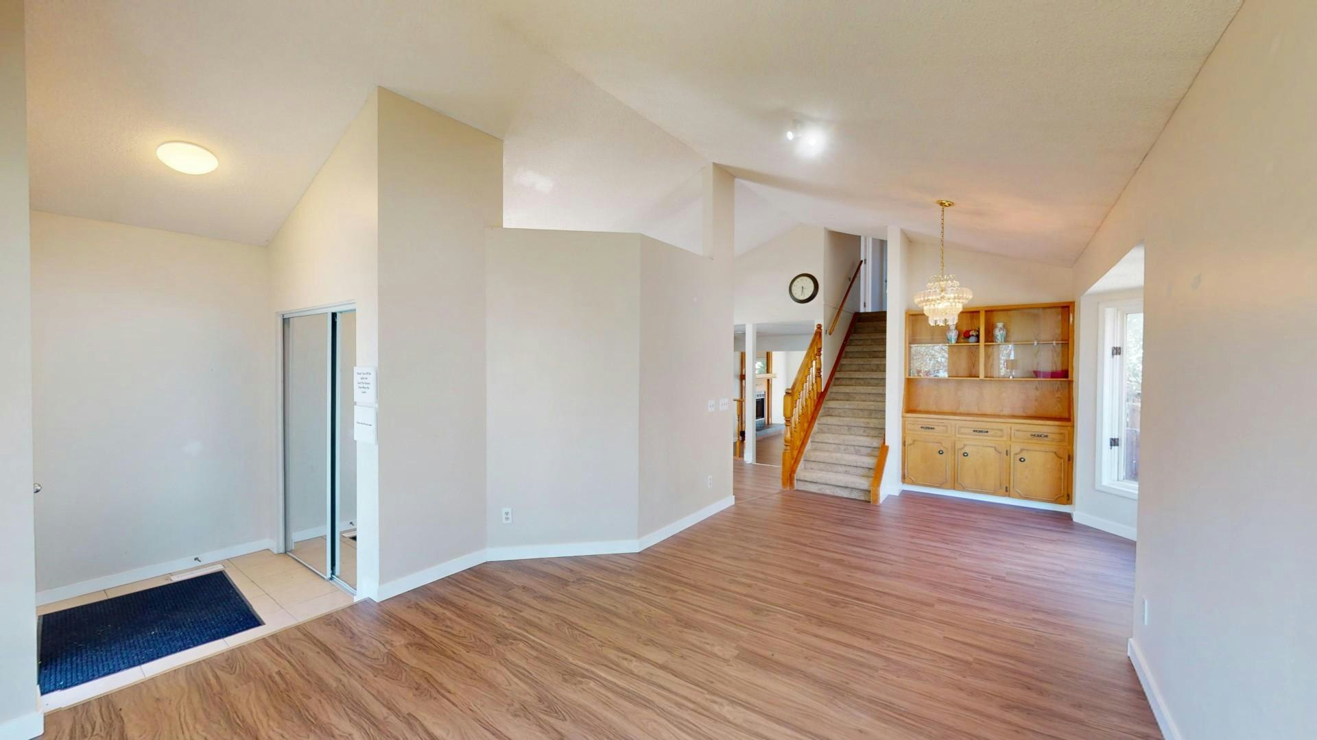 37 Martingrove Way Ne, Calgary, AB, T3J 2T2 - 3