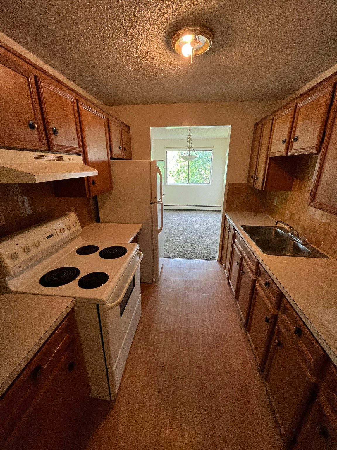 12421 82 Street Northwest, Edmonton, AB, T5B 2X5 - 2
