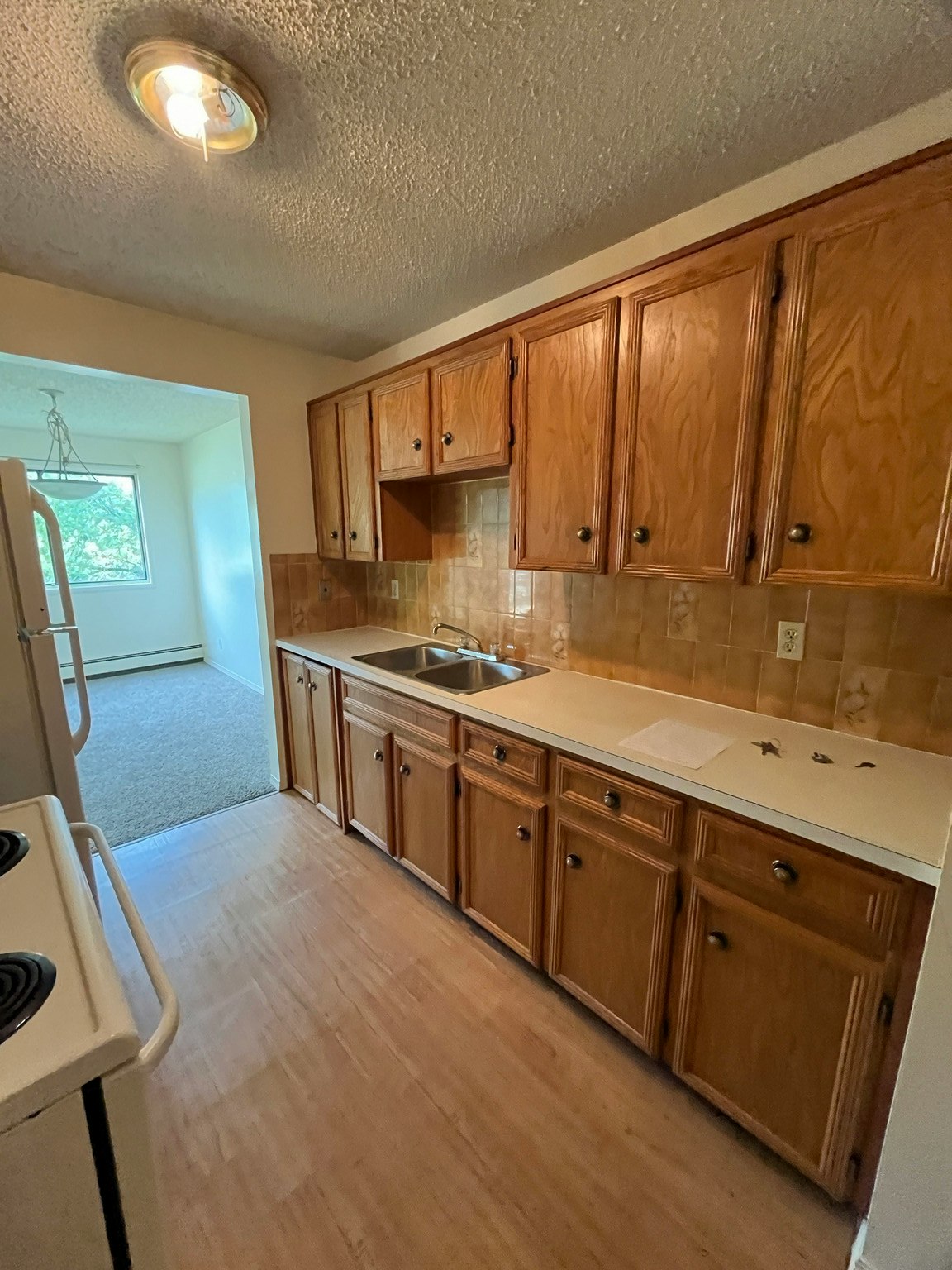 12421 82 Street Northwest, Edmonton, AB, T5B 2X5 - 4
