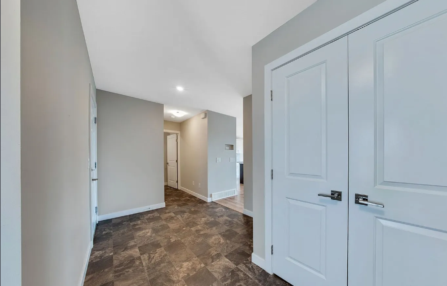 419 Hassard Close, Saskatoon, SK, S7L 4Z7 - 2