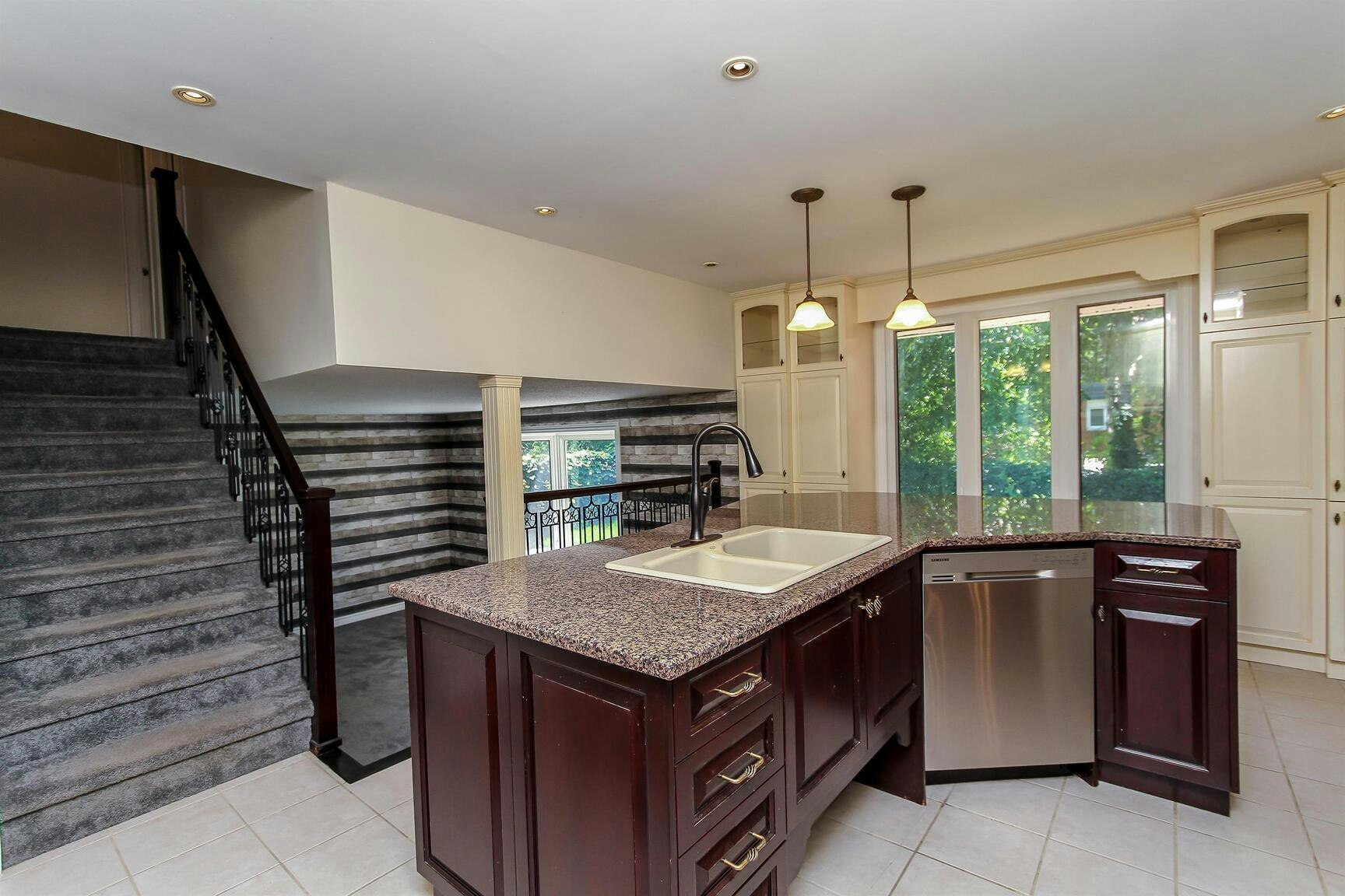 570 Duff Crescent, Ottawa, ON, K1J 7C5 - 11