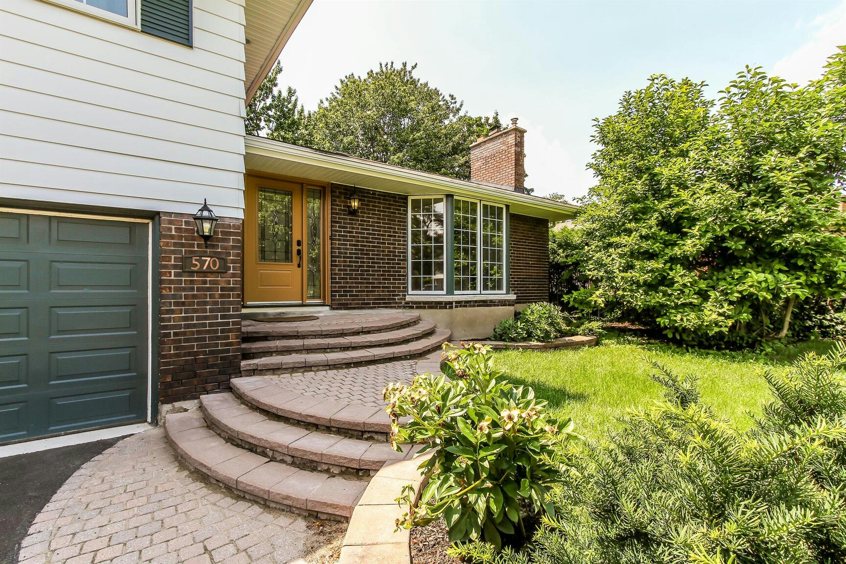 570 Duff Crescent, Ottawa, ON, K1J 7C5 - 2