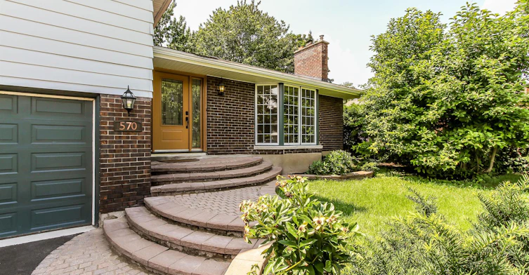 570 Duff Crescent, Ottawa, ON, K1J 7C5 - 2